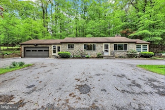 7982 High Rock Rd W, Hanover, PA 17331