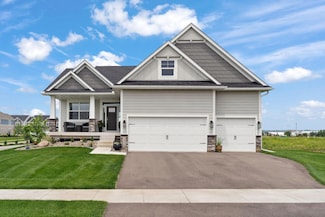 2915 Trinity Dr, Shakopee, MN 55379