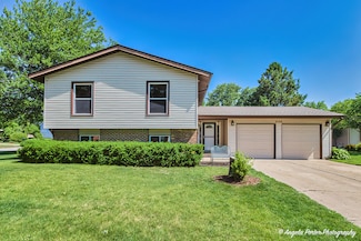 5108 Cambridge Dr, McHenry, IL 60050