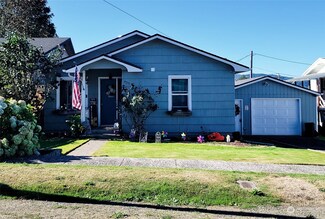 420 S 2nd St, Cathlamet, WA 98612