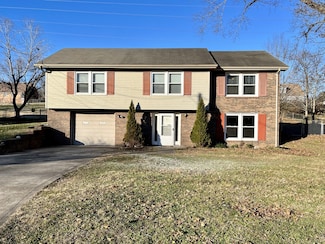 1565 Barrett Dr, Clarksville, TN 37043