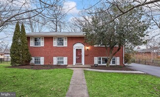 804 Grant St, Herndon, VA 20170