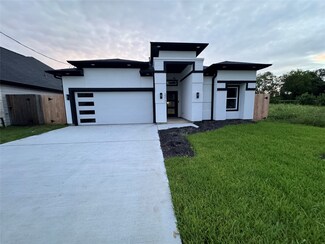 2317 Minnesota St, Houston, TX 77034