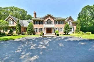 1616 Stewart Ln, Syosset, NY 11791
