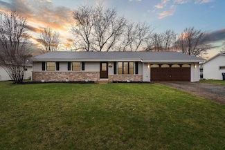 425 N Wuthering Hills Dr, Janesville, WI 53546