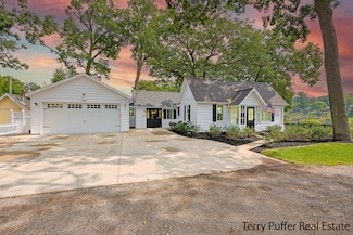 490 S Bear Lake Rd, Muskegon, MI 49445
