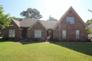 71 Woodgrove Dr, Jackson, TN 38305