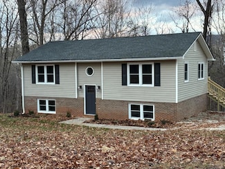 272 Ridgeview Ln, Madison Heights, VA 24572