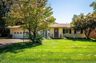 104 E Rosewood Dr, Clarksville, IN 47129