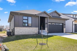 18362 Alpine Dr, Clive, IA 50325