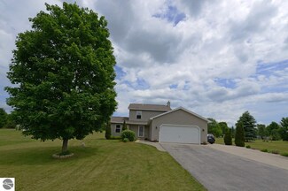 6929 Lake Ann Rd, Lake Ann, MI 49650