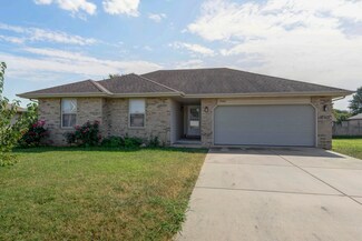 5560 W David St, Springfield, MO 65802