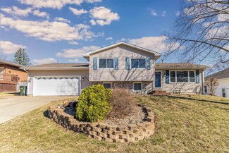 1930 Wembley Rd, Waterloo, IA 50701