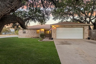 107 N Vandeveer St, Burnet, TX 78611