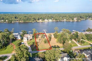 6081 Martins Point Rd, Kitty Hawk, NC 27949