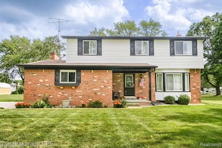 6228 Greenview Dr, Burton, MI 48509