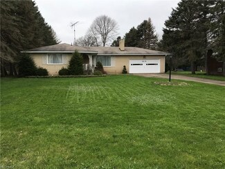 52 Galluppi Ln, Lowellville, OH 44436