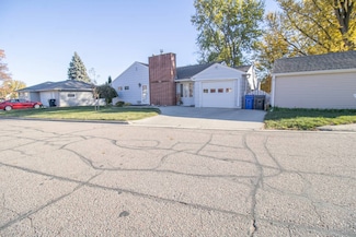 726 1st Ave SW, Sioux Center, IA 51250