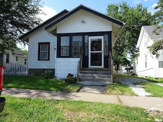 1554 W Pleasant St, Davenport, IA 52804