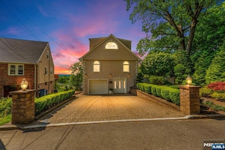 801 Oakwood Ln, Ridgefield, NJ 07657