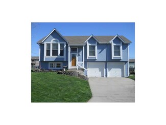 231 Edgewood Dr, Wellsville, KS 66092