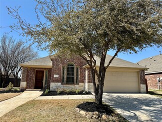 9009 Foxwood Dr, Fort Worth, TX 76244