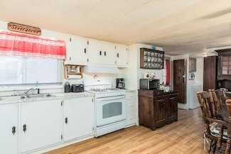 47 Adams Park, Rye, NH 03870