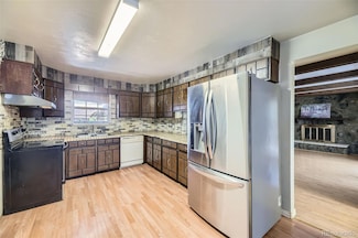 661 S Paris St, Aurora, CO 80012