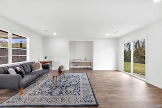 4803 Shawmont Dr NW, Huntsville, AL 35810