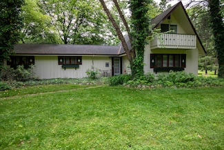 8454 Stickles Rd, Three Oaks, MI 49128