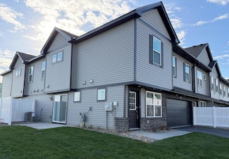 5285 Long Pointe Pass, Woodbury, MN 55129