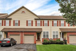 8084 Cross Creek Cir W, Breinigsville, PA 18031
