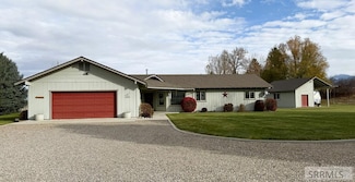 15 Northern Lights Rd, Salmon, ID 83467