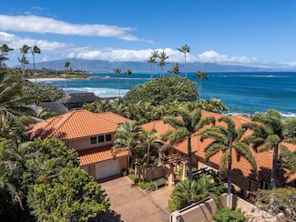 21 Kaulua Place, Paia, HI 96779