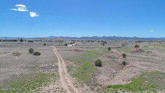 170 W Ahonen Rd, Paulden, AZ 86334