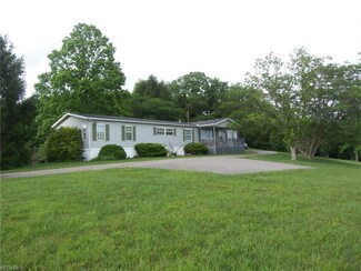 4917 Staunton Turnpike, Davisville, WV 26142