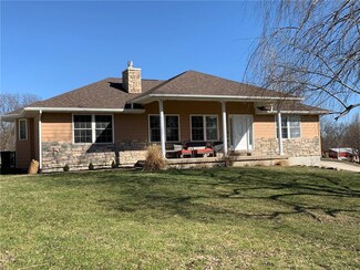 513 S 7th St, Winterset, IA 50273