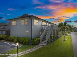 633 Centre Ct SW Unit 202, Vero Beach, FL 32962