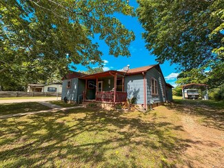 116 Lake Dr, Palestine, TX 75803