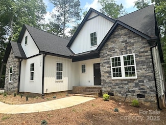 248 Pioneer Dr, Mount Gilead, NC 27306