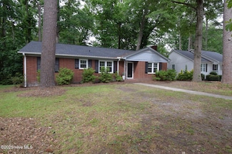 1415 N Overlook Dr, Greenville, NC 27858