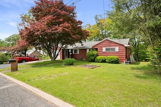 41 Wintergreen Dr, Quaker Hill, CT 06375