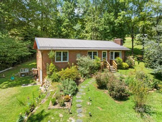 77 Hunters Ridge Dr, Mills River, NC 28759