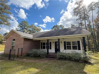 526 Holly Moore Dr, Pineville, LA 71360