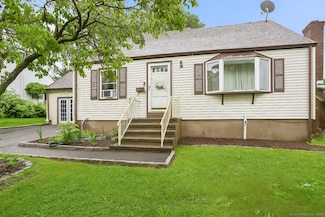 84 Hickory St, West Haven, CT 06516