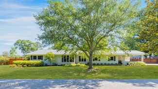 216 Saxon Dr, Lafayette, LA 70508