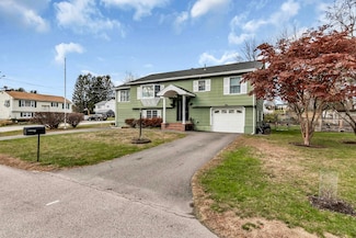 14 Tessier St, Hudson, NH 03051