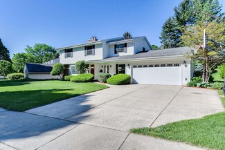 14 Carillon Dr, Madison, WI 53705