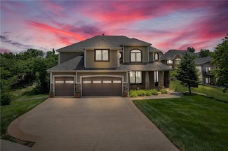 2204 SE Pine Gate Cir, Blue Springs, MO 64014