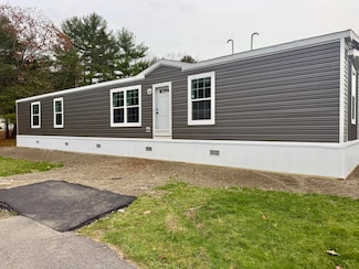 7 Nelligan Dr, Holden, ME 04429